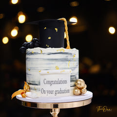 Graduation cake ( 2 KG )